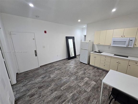 5th image of 1345 Pennsylvania Ave #A2