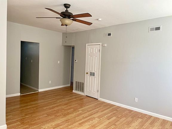 3rd image of 5843 Cabanne Ave #B