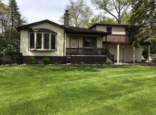 1400 Delmonte St, Wolverine Lake, MI 48390