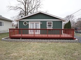 16 Ridgeland Ave, Fox Lake, IL 60020