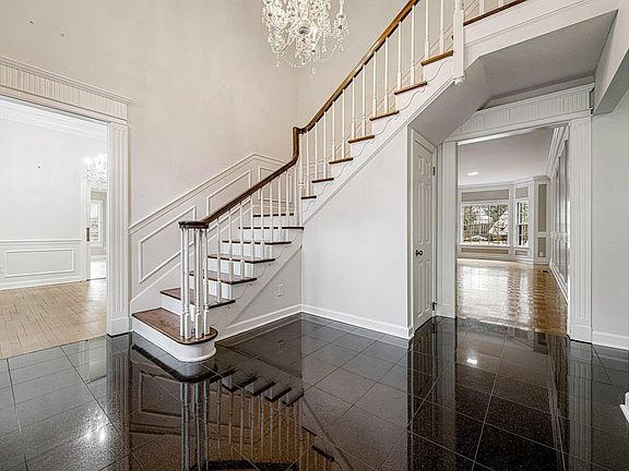 4th image of 1330 Pebble Creek Ln