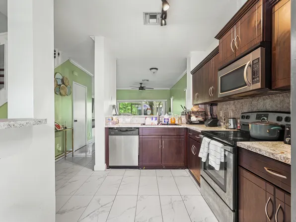380 SW 122nd Avenue, Pembroke Pines, FL 33025