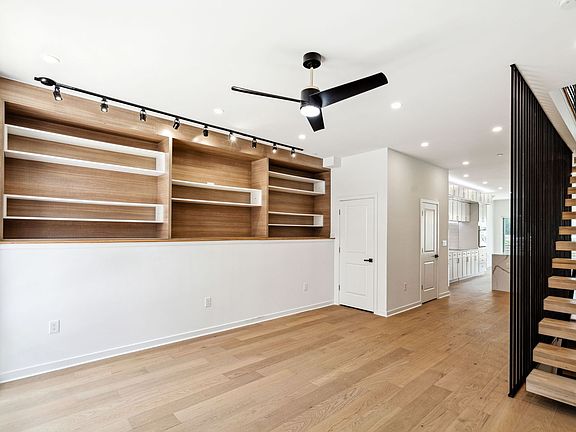 5th image of 1106 E Oxford St