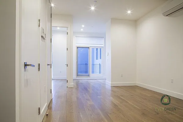Rented by Evergreen Apartments BK | media 3