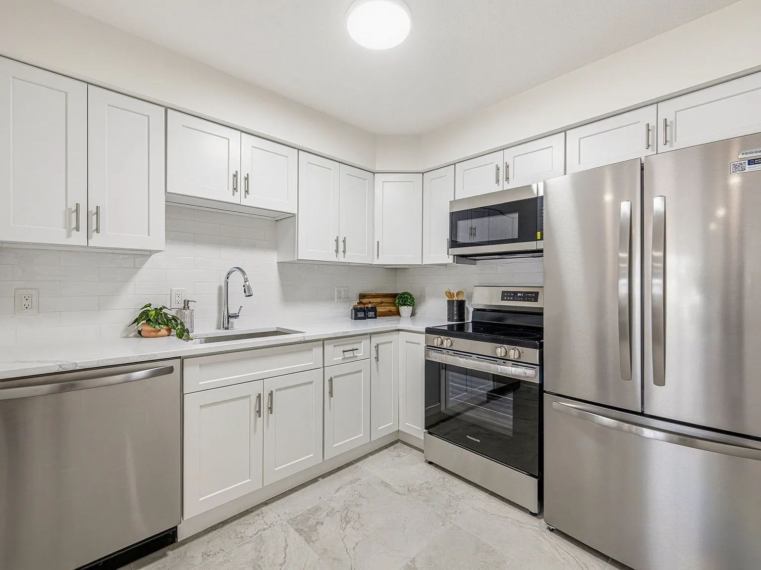 2 bed, 2.0 bath, 945 sqft, $3,200 — Photo 1