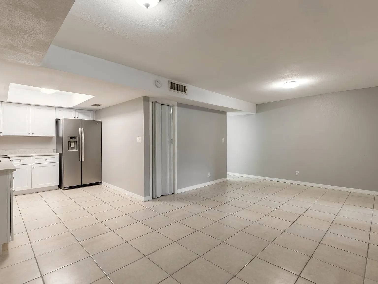 3 bed, 2.5 bath, 1331 sqft, $2,200 — Photo 4
