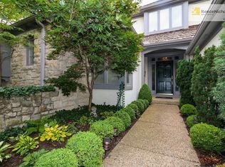 42 Coventry Ct, Prairie Village, KS 66208