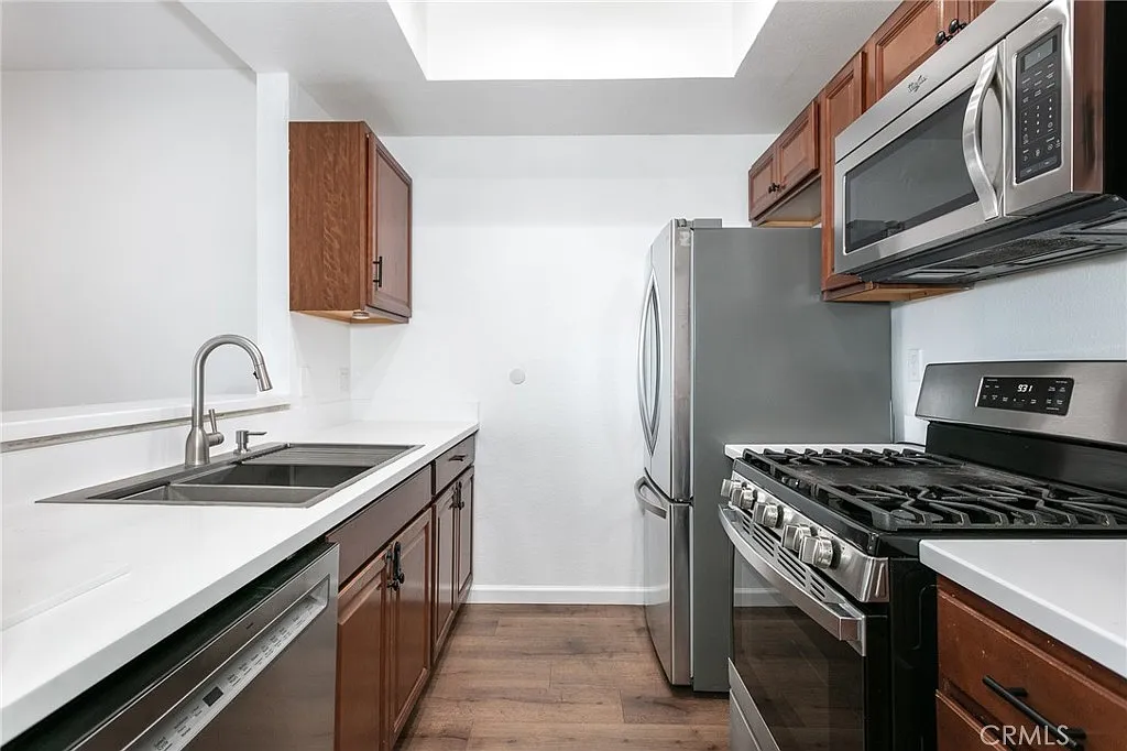 2 bed, 862 sqft, $2,700 — Photo 4