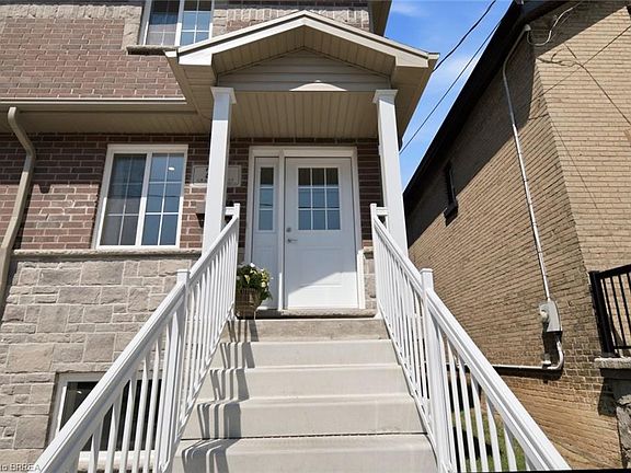 3rd image of 28B Grandview St