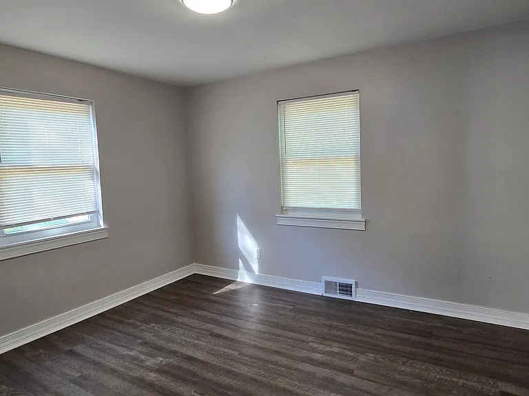 2912 Woodleigh St #2 — Photo 11