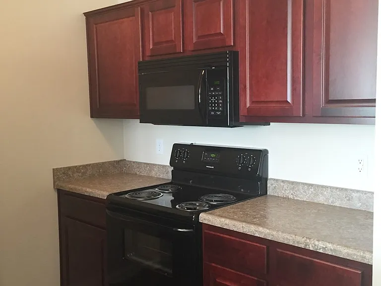 Morton Grad Apartments — Photo 45