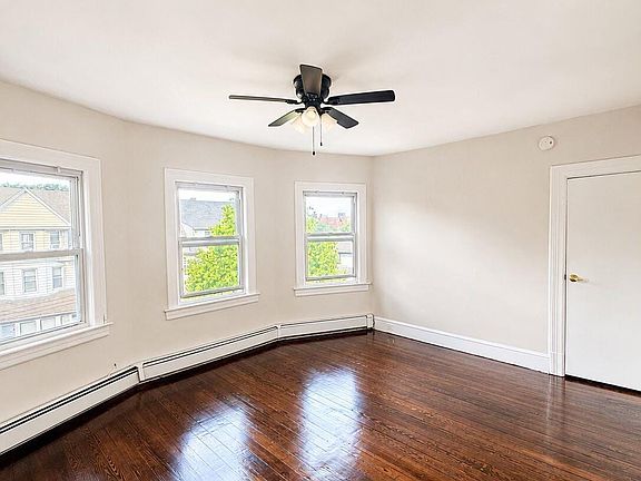 4th image of 79 Division St S Floor 3