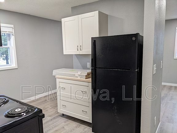 2nd image of 105 Ludland Dr Unit 2