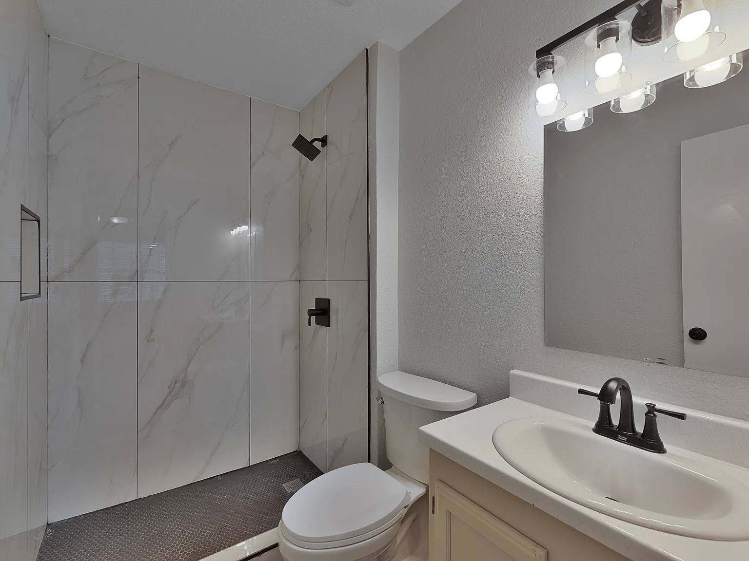 6800 Elliot Ct — Photo 2
