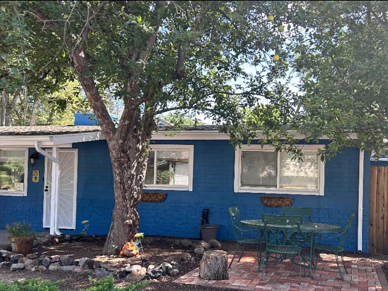3632 N Schevene Blvd — Photo 2