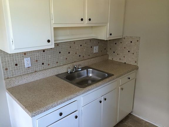 5th image of 6716 Highland House Ct APT B