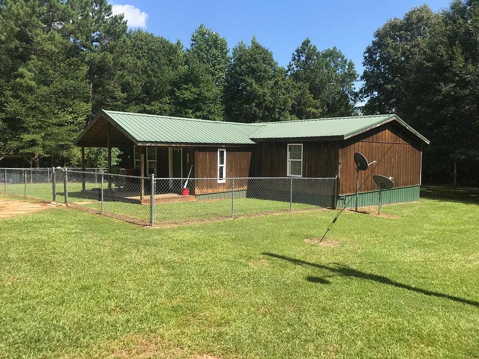 This property can be a weekend getaway or a residence. 