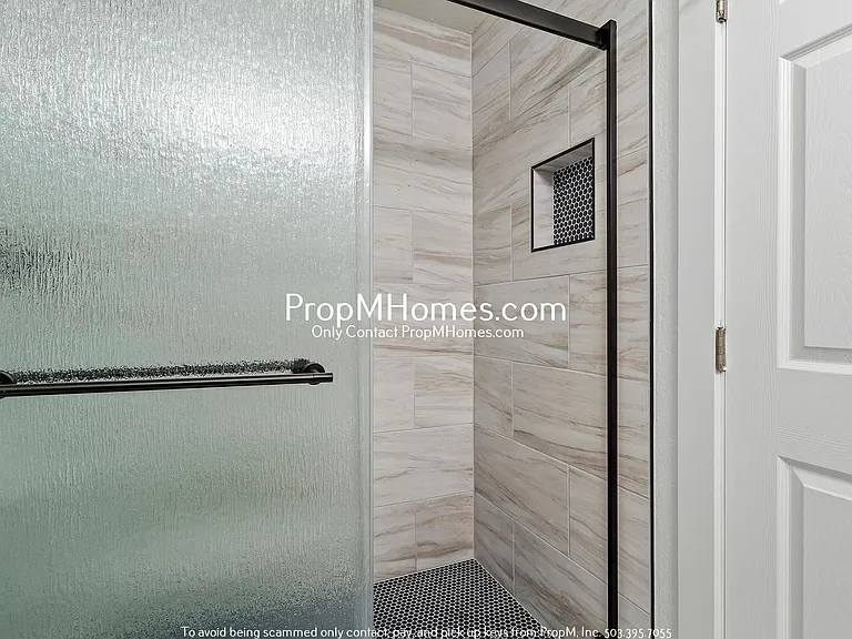 7937 SW 40th Ave #E — Photo 16