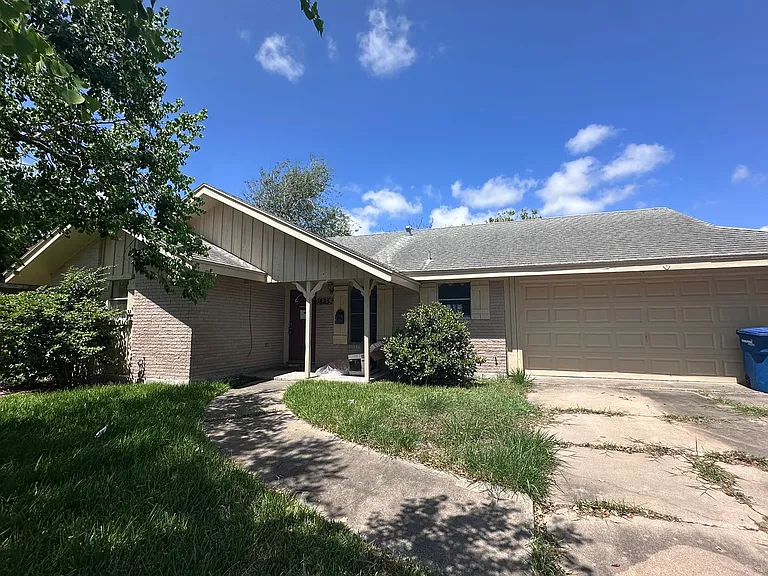 825 Crestview Dr — Photo 10