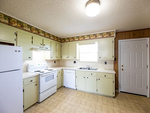 220-BRUCE-CIRCLE-8-kitchen_07062026