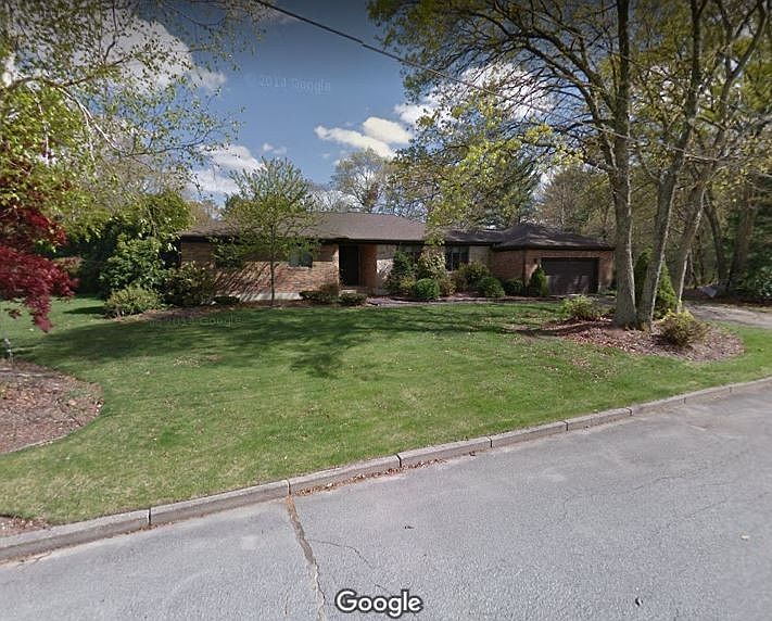 1st image of 2 Sherwood Dr