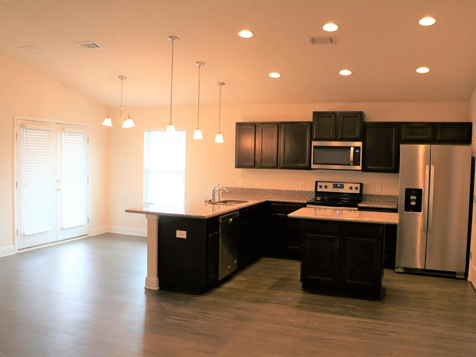 3 bed, 2.0 bath, 1318 sqft, $2,250 — Photo 4