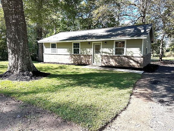 3rd image of 15037 Dogwood Ln