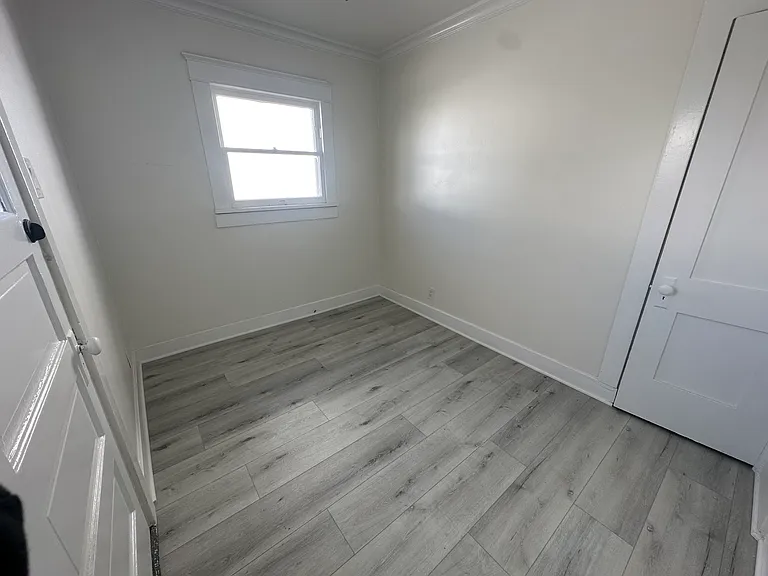 725 E 5th St #A — Photo 12