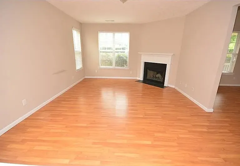 4333 Ben Hill Rd — Photo 2