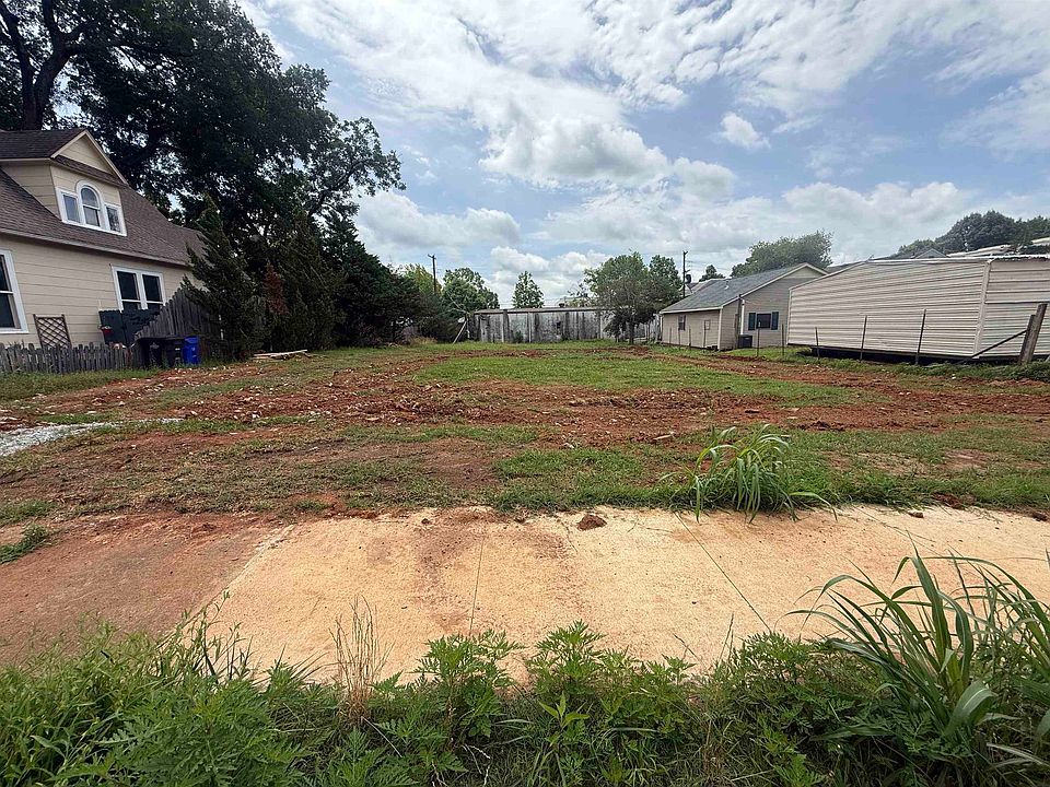 1st image of 512 Tombigbee St