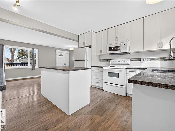 3rd image of 265 Evergreen St