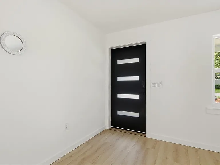 1290 Michigan Blvd — Photo 4