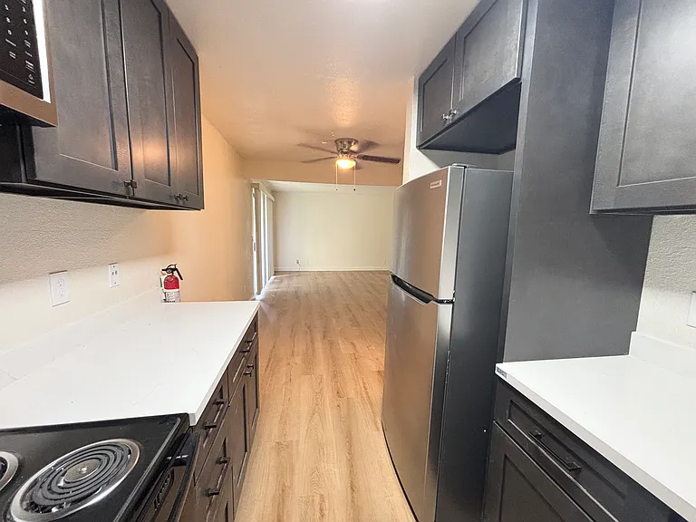 819 Adams Ter #C — Photo 9