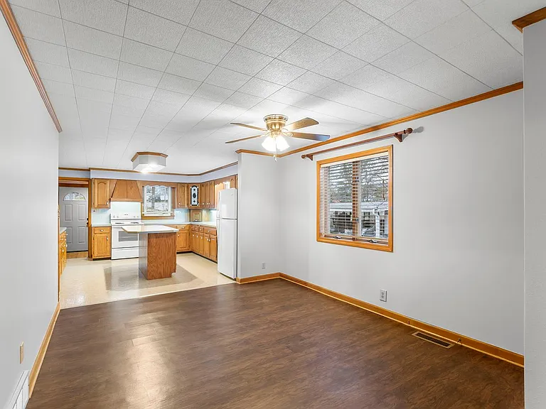 223 Daisy Ave — Photo 7