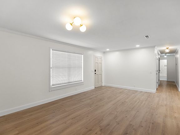 5th image of 304 Marquis Dr