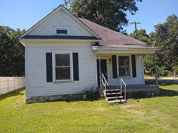 1st image of 921 Columbus St