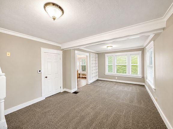 3rd image of 323 N River Blvd