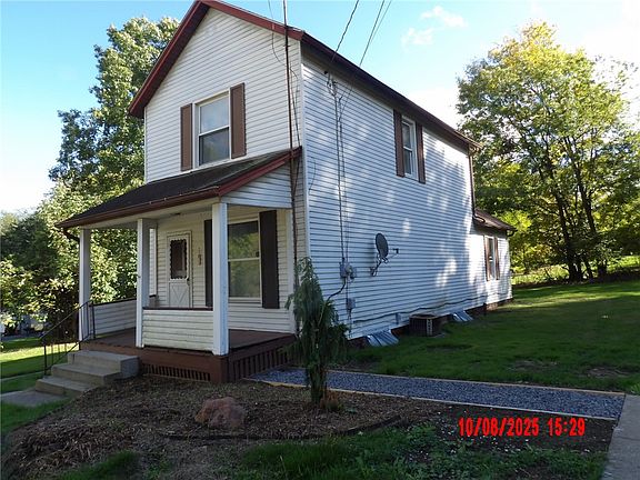 2nd image of 425 Grove St