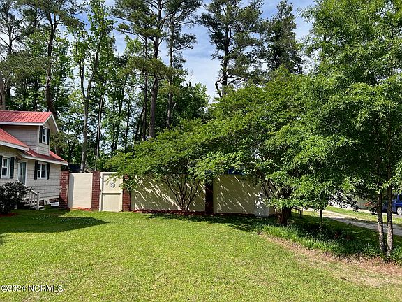 209 E Wyche Street, Whiteville, Nc 28472 