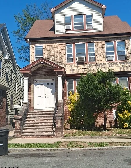 19 Bayview Ave #2 — Photo 1