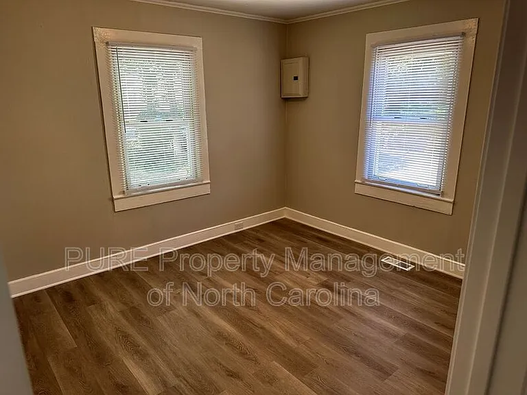 603 Robbins St — Photo 12