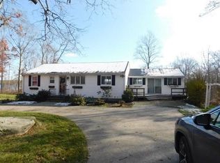 196 Sawdy Pond Ave, Tiverton, RI 02878