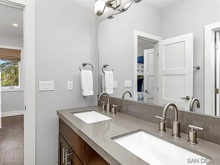 Dowling Dr — Photo 22