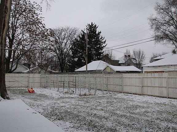 2nd image of 629 Willow St