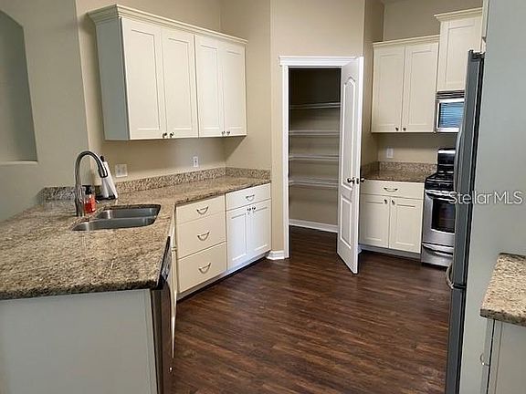 5th image of 6903 Surrey Hill Pl