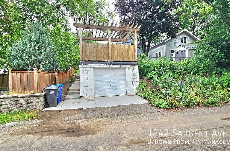 1242 Sargent Ave — Photo 3