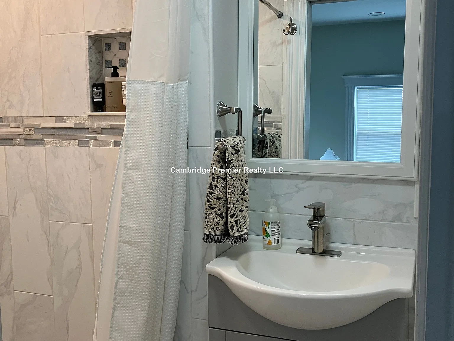 4 bed, 2.0 bath, $4,250 — Photo 3