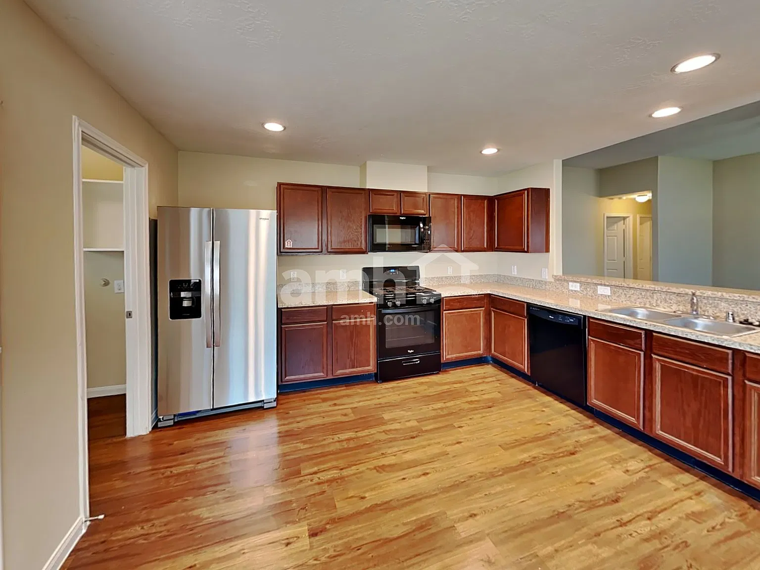 3 bed, 2.0 bath, 1455 sqft, $2,035 — Photo 3