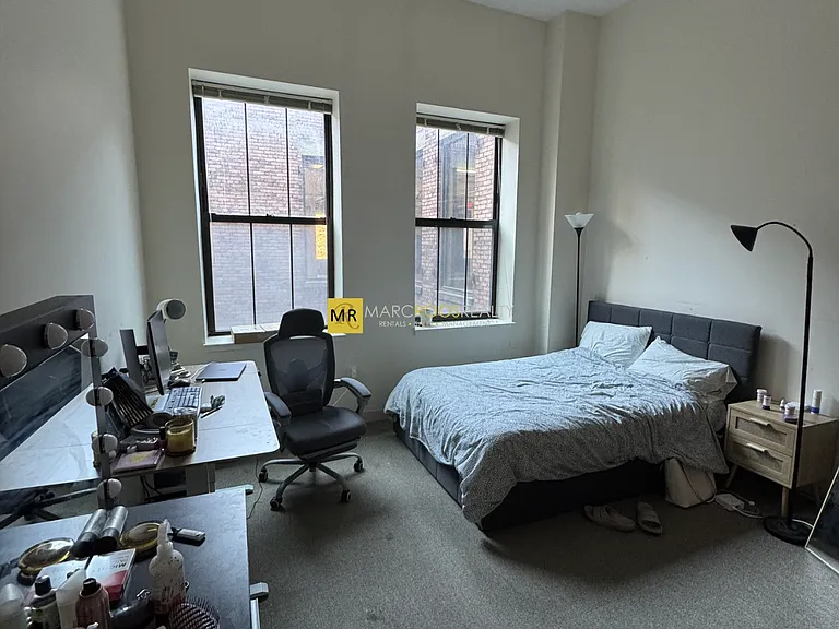 405 Washington St — Photo 4
