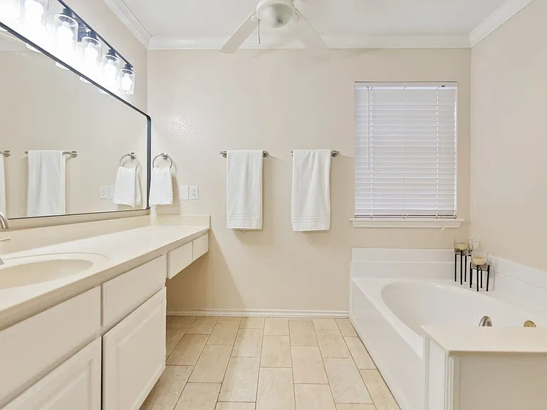 7030 Chiswick Dr — Photo 7